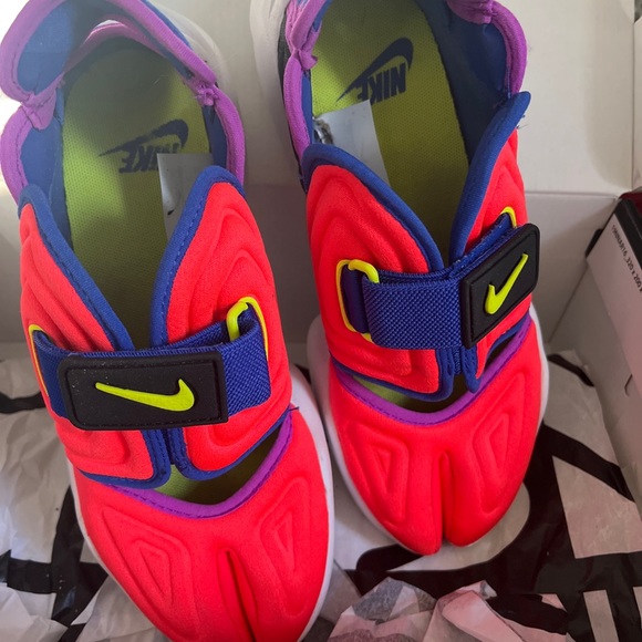 Nike - Picture 5 of 8